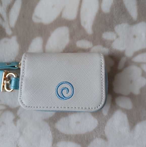 Cinnamon roll key case holder - Picture 2 of 5